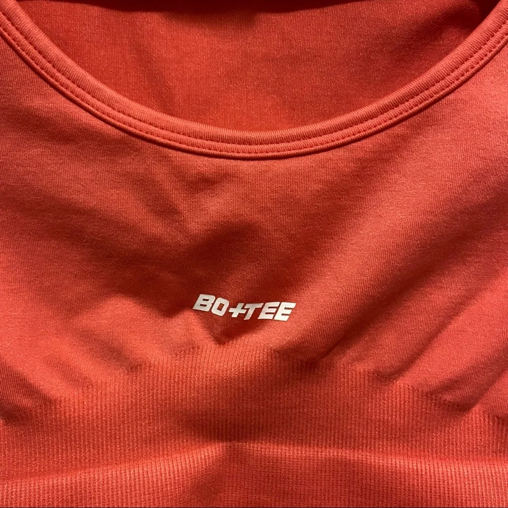BO+TEE REIGNITED Long Sleeve Scoop Neck Crop Top In Coral Size Small - Picture 4 of 6